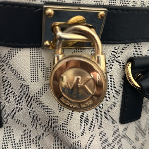 Michael Kors purse - Picture 2 of 8